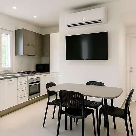 Garden With Parking Lignano Sabbiadoro