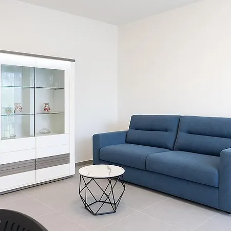 Garden With Parking Apartment