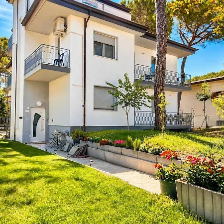 Garden With Parking Apartment