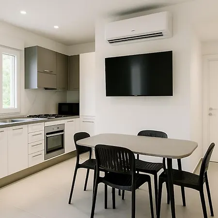 Apartment Garden With Parking *